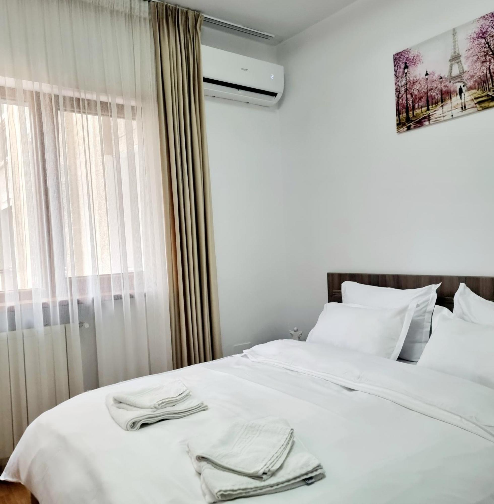 Steps2 Old Town & Metro - The Adventure Apartment บูคาเรสต์ ภายนอก รูปภาพ